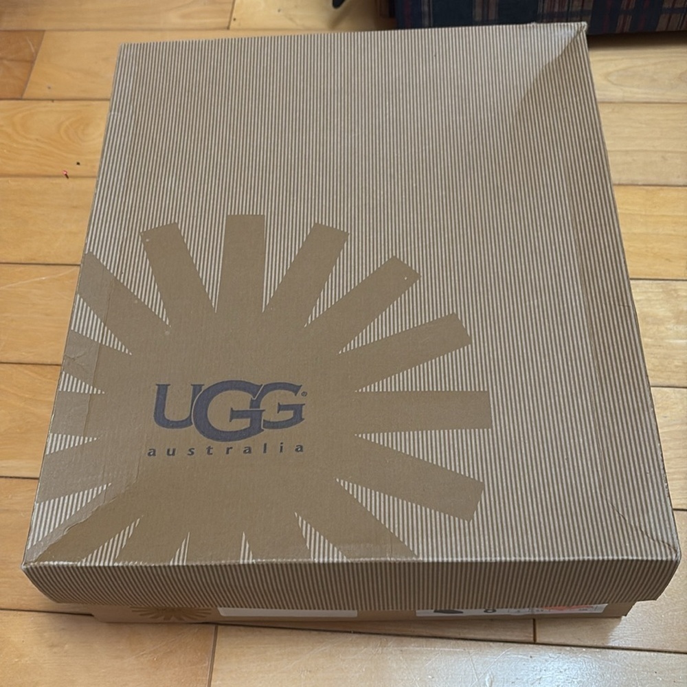 UGG AUSTRALIA “Gaviota” boots in tan - Picture 10 of 11